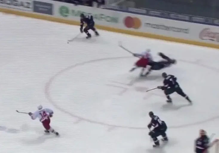 Hokejová vražda! Václava Nedorosta sestřelil ruský útočník. Trenér: „Bylo to čisté“