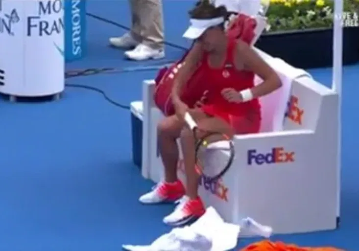 Zase ta Bára! Rozzuřená Strýcová ve čtyřicetistupňovém vedru ztrestala lahve s vodou