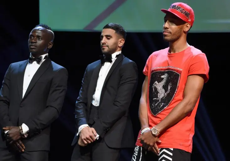 Společenský trapas. Proč šel Aubameyang na slavnostní vyhlášení v tričku a kšiltovce?