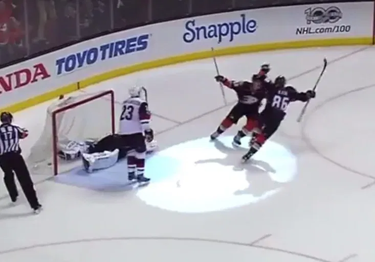 Český dravec rozhodl zápas drzým způsobem. Na tenhle gól Ondřej Kaše dlouho nezapomene!