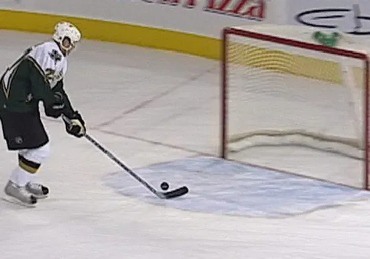 Štefan nedal do prázdné, Hemský vyrovnal. Nejslavnější minela v dějinách NHL má výročí