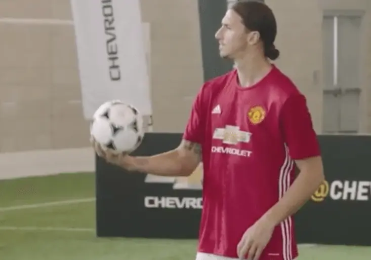 Herec, nebo výtržník? ZLATAN udělal klukovinu a narušil natáčení reklamy