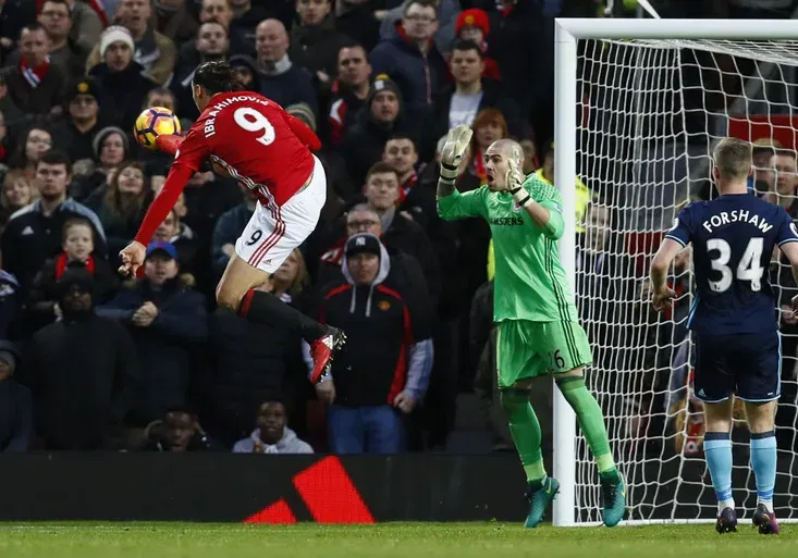 Zlatanovi neuznali úžasný kung-fu gól, pak Manchester ukázal silvestrovský zázrak!