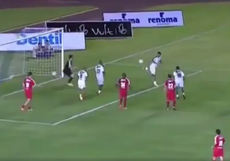 Rozhodnout zápas lobem patičkou? Pro Neymara a spol. v exhibici žádný problém!