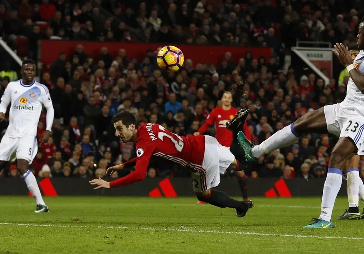 Manchesterský škorpión hitem internetu! Mkhitaryan vstřelil patičkou neuvěřitelný gól