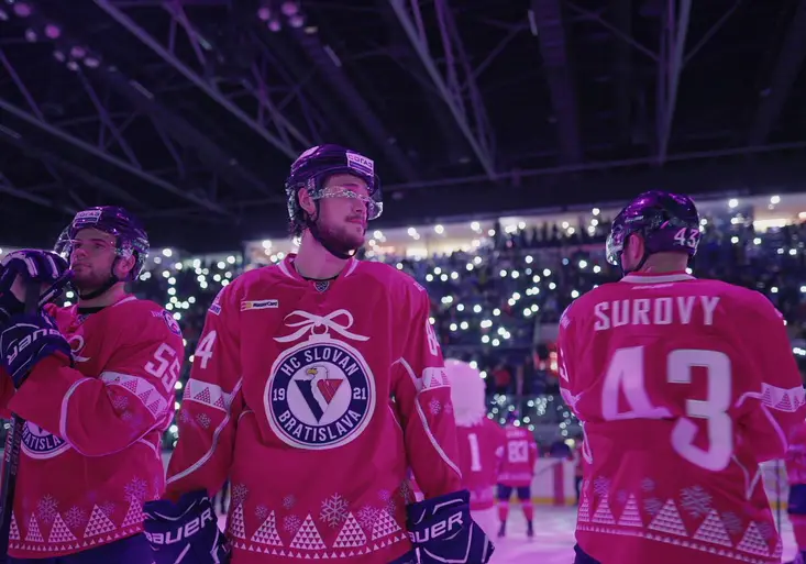 Slovenské hokejové Vánoce: Na stadionu zhasla světla a zpívala se Tichá noc
