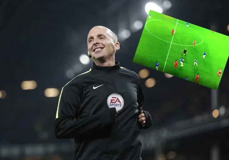 Další show rozhodčího Deana! Jaké vylomeniny vyváděl v liverpoolském derby?