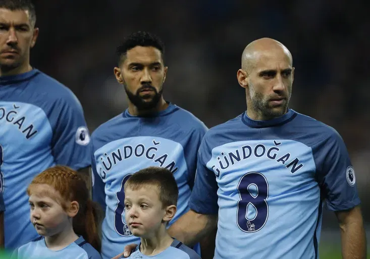 Někdo umřel? Manchesteru City za podporu zraněného hráče sklidil posměch!