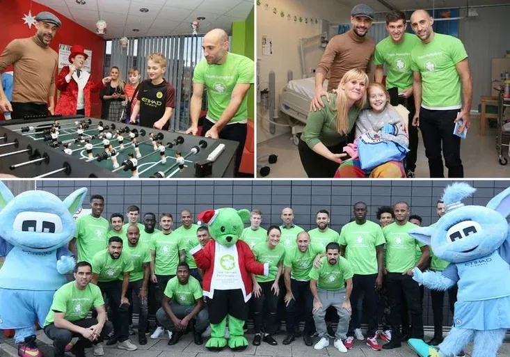 Stolní fotbal s hvězdami? Manchester City před bitvou s Arsenalem potěšil děti v nemocnici