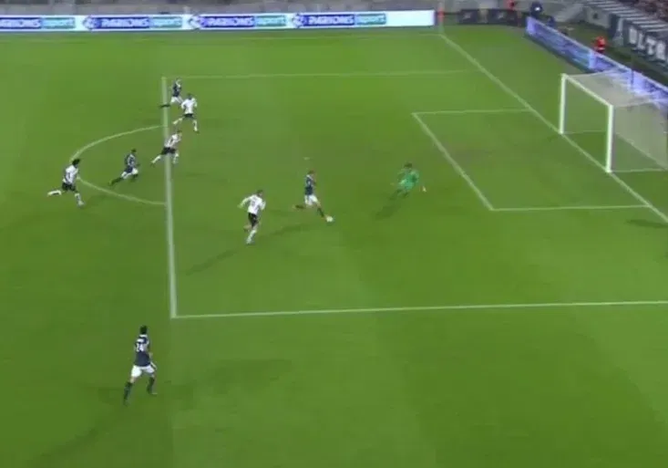 Plašil nasměroval Bordeaux k vítězství nad Nice. O jeho gólu rozhodovaly centimetry