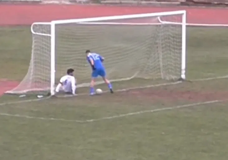 VIDEO: Kopyto z Řecka trumflo všechny! Je tohle největší minela v historii fotbalu?