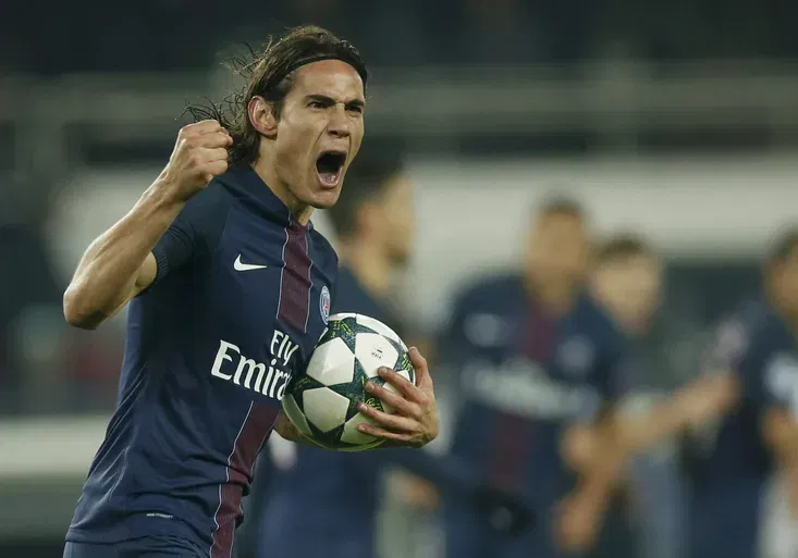 SESTŘIHY Ligy mistrů: Cavaniho famózní nůžky, Turanův hattrick v Barceloně, postup Neapole