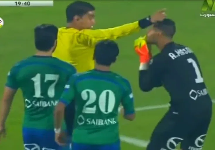 Nejbizarnější penalta LEVEL 2! Nepochopíte, co šíleného odpískal sudí v Egyptě!