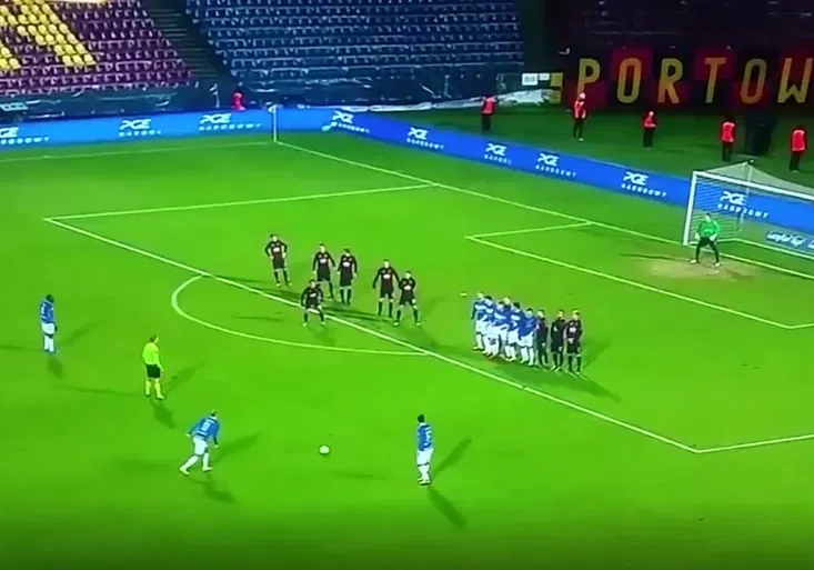 Nejhorší signál roku? Podívejte se, jak Poláci parádně zpackali trestný kop!