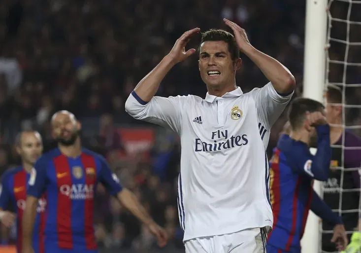 Celý Real v šatně slavil bod s Barcelonou. Až na RONALDA! Co dělala hvězda?