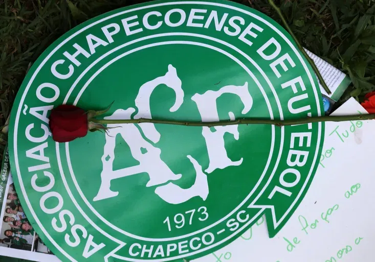 Letecká tragédie Chapecoense FC zasáhla i soupeře. Kolumbijský klub učinil výjimečné gesto
