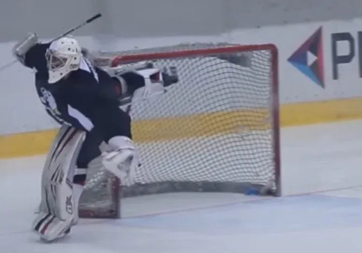 Gólman v sobě odhalil skrytý talent! Za tohle vystoupení by se nemusel stydět ani Pljuščenko!