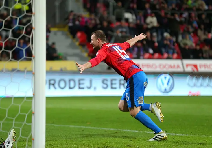 Plzeň s přehledem porazila Brno a vede ligu o čtyři body. Jak skórovali Krmenčík a Ďuriš?