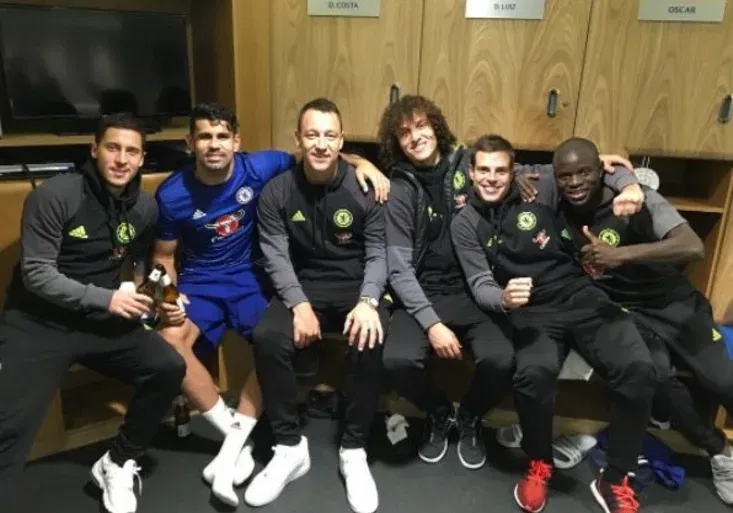 Takhle slaví Chelsea! David Luiz pobavil fanoušky svérázným brazilským tancem