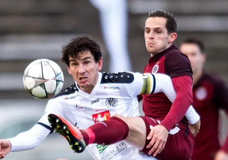 Sparta po dramatu v Hradci vybojovala vítězství. Zápas Plzně s Brnem vysílá O2 TV Sport