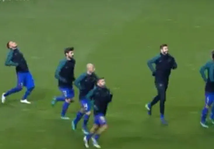 Šikanování Neymara pokračuje! Suárez hvězdu Barcelony znovu parádně nachytal