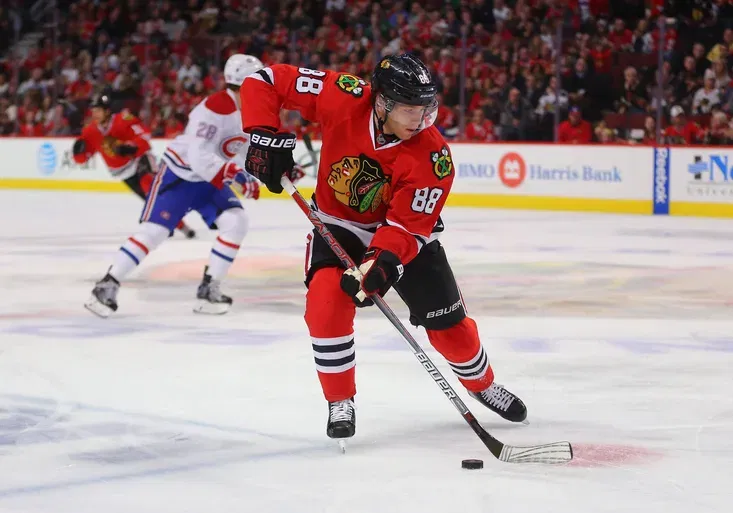 Skutečná hokejová kuriozita! Jak Kane z Chicaga chytil svou vlastní střelu?