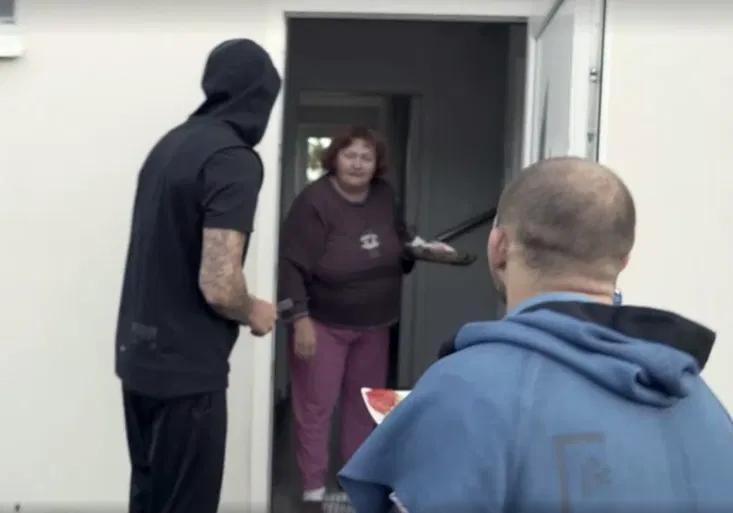 Oktagon čeká na druhého finalistu! Proč se fighteři vypravili z vily k sousedům?