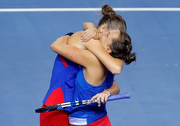 Mečbol jako přes kopírák: Servis Strýcové, volej Plíškové a triumf ve Fed Cupu!