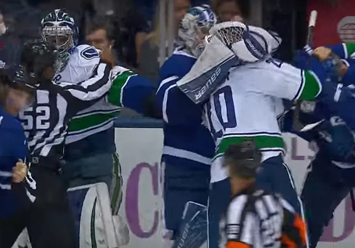 Tahle kanadská bitva měla grády! V Torontu se do bitky zapojili i gólmani!