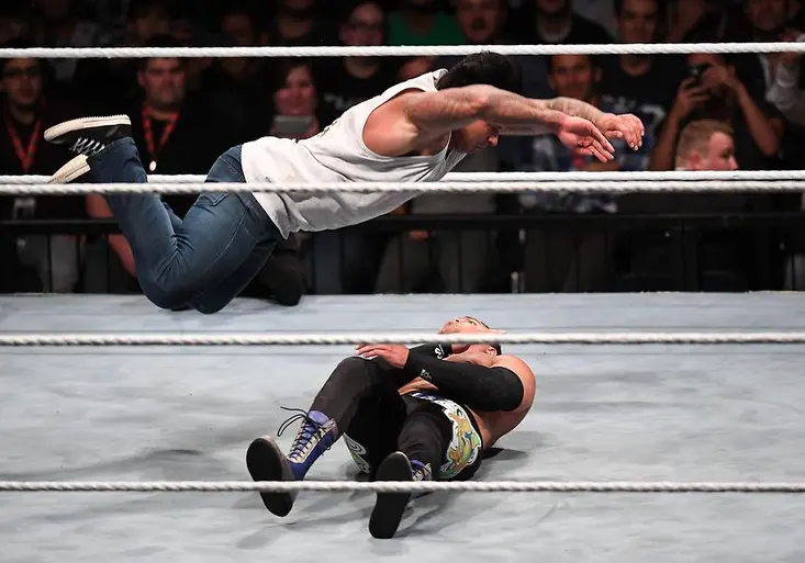 Bývalý fotbalista Wiese při své premiéře po wrestlerech skákal! Dostal nakonec naloženo?