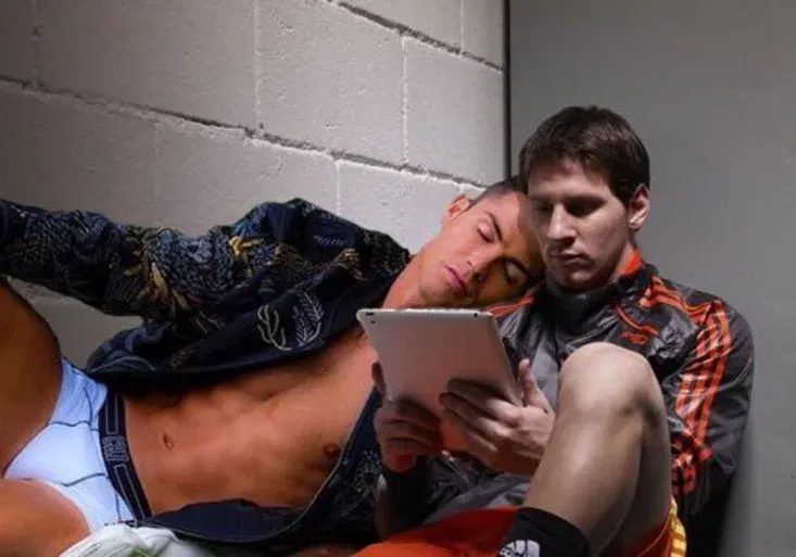 FOTO: Prádélko a květinky! RONALDO našel strop pro své módní pózy! Internet šílí!