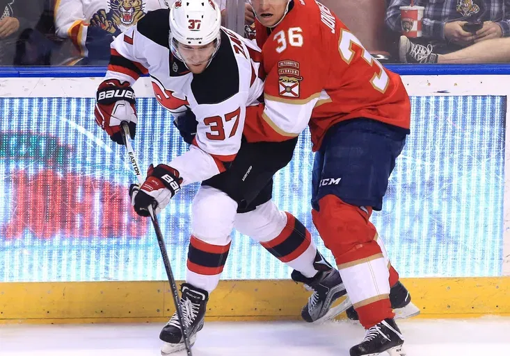 Zacha má první gól v NHL! A hned proti Jágrovi! Ten také zazářil slalomem!