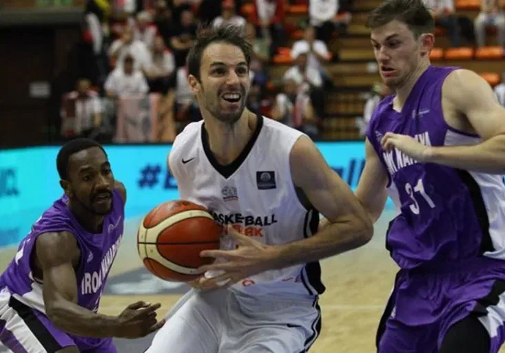 Těžká zkouška pro Nymburk! Zápas Ligy mistrů na půdě Banvitu vysílá živě O2 TV Sport