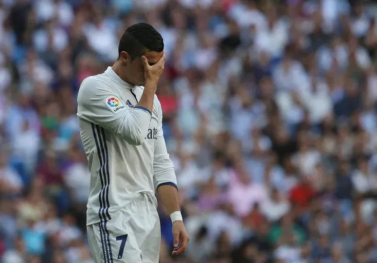 Úchylný fanoušek chtěl rozhodit Ronalda. Jak se Cristiano popasoval s nevídanou situací?