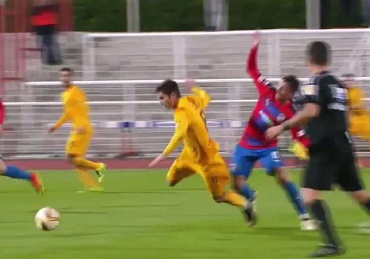 Petrželův zkrat na Dukle. Kouč Pivarník se zlobil, Plzeň se přesto vrátila do čela ligy!