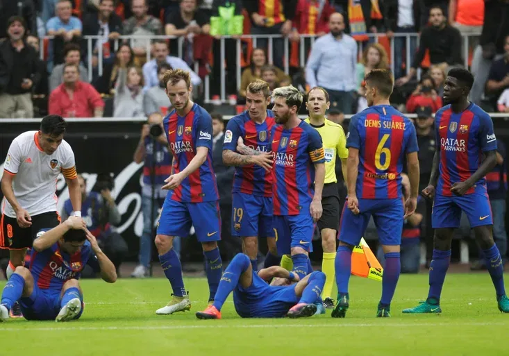 Jste simulanti, vzkazuje hráčům Barcelony šéf La Ligy! Na který incident poukazuje?