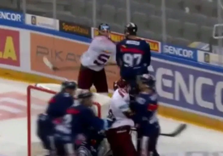 Šílenec Růžička končí ve Spartě! Jak si Slovák spletl hokejku s mačetou?