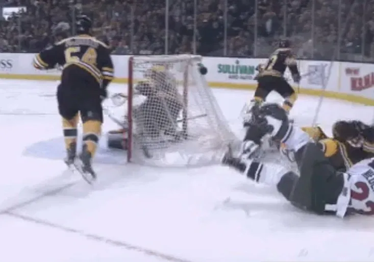 Chvíle hrůzy! Jak dostal hokejista David Krejčí bruslí do obličeje?