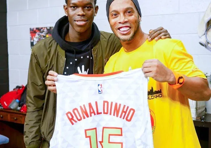 Fotbalový génius Ronaldinho propadl basketu? Komu bude fandit v NBA?