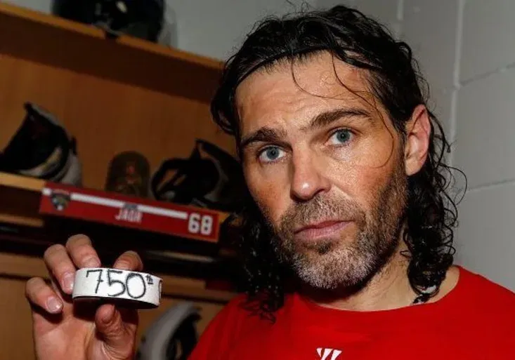 750 gólů! Jágr pokořil další velkou metu. Co pak předváděl na střídačce?