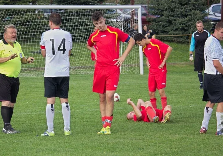 Fotbalový cirkus na Slovensku. Rozhodčí po fatální chybě raději ukončil kariéru!