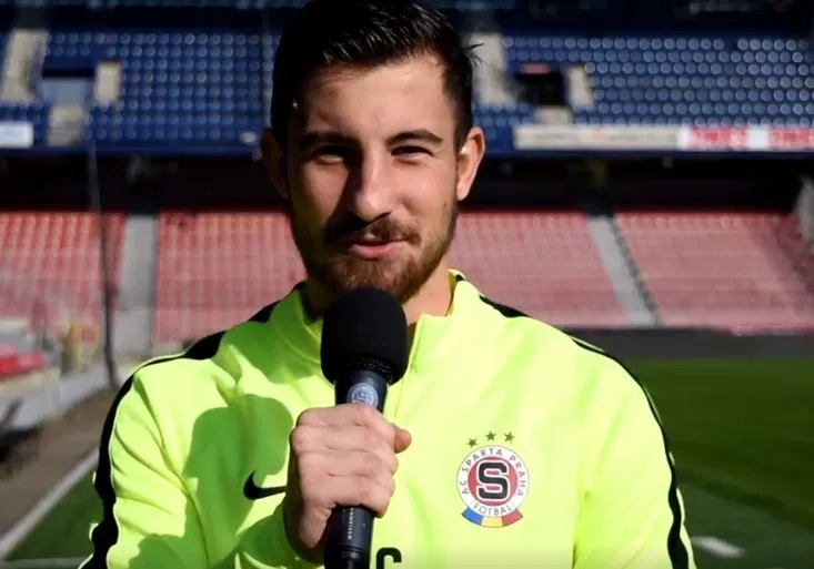 VIDEO: Pokořený Vácha! Jak Mr. Sporák zve na ženskou Ligu mistryň?