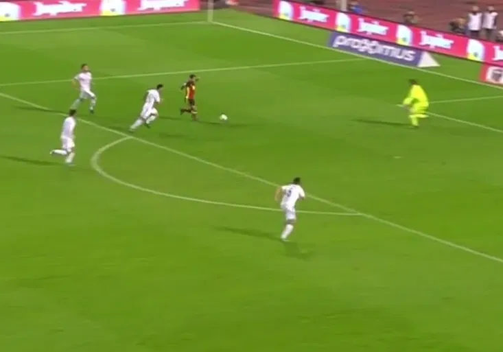 Asistence z jiné planety? Podívejte se, jak Mertens úžasně připravil gól Hazardovi