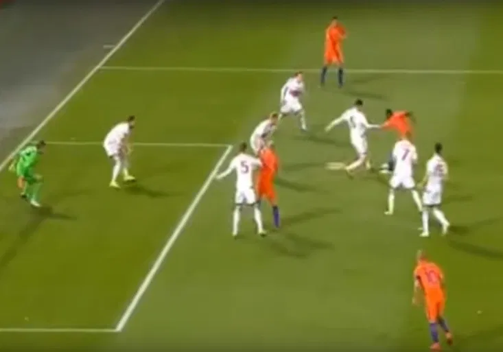 VIDEO: Troje housle a gól! Nizozemec Promes totálně zesměšnil běloruskou obranu!