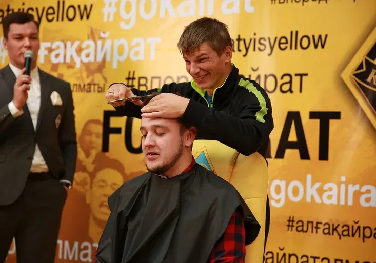 Aršavin vyhrál sázku s novinářem. Výhru si vychutnal v obchodním centru! O co šlo?