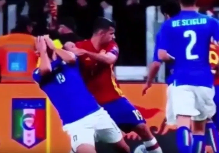 Pomátl se definitivně? Co průšvihář Diego Costa provedl Italu Bonuccimu?