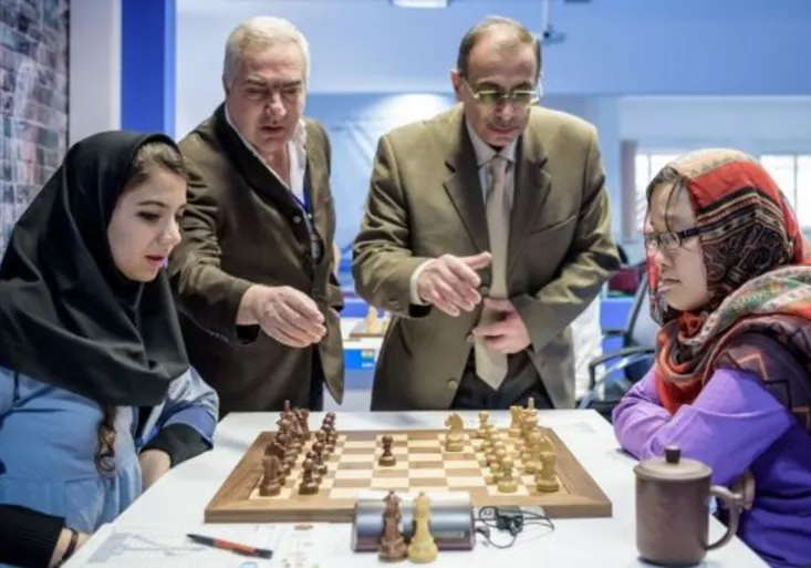 Šachistky se bouří, na MS v Íránu hrát nechtějí. Proč mají v plánu šampionát bojkotovat?