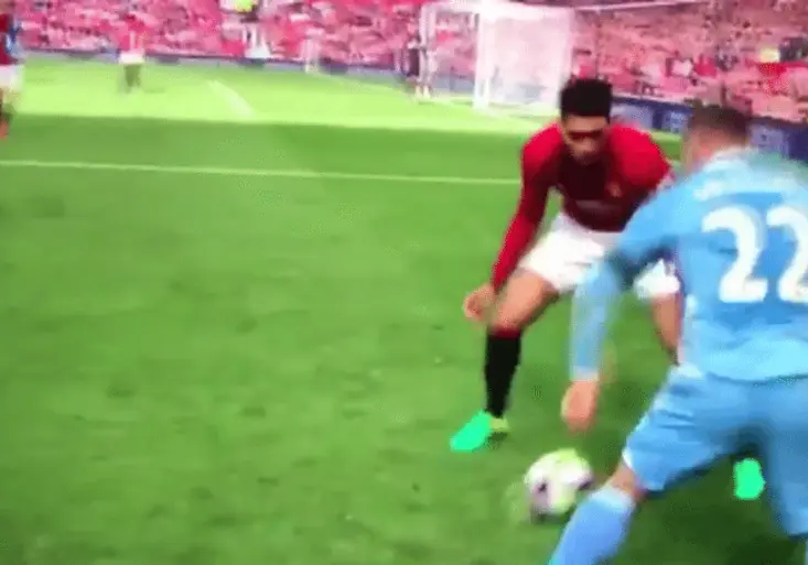 Shaqiri ukončil Smallingovi kariéru! Jakým neuvěřitelným způsobem jej vyškolil?