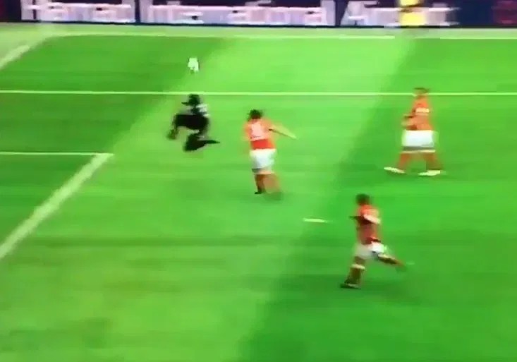 Kung-fu gól a první ztráta Bayernu! Jakým stylem Modeste zesměšnil Neuera?