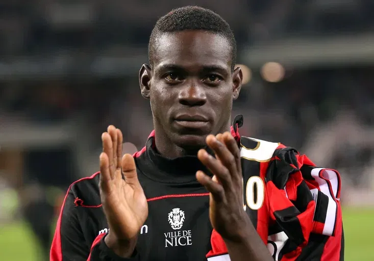 Bláznivý Mario Balotelli si nedá pokoj. Co provedl agentovi s jeho luxusním vozem Bentley?